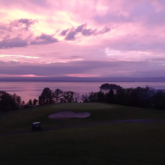 Meet your Posher, Nicole - Picture 1 of 1